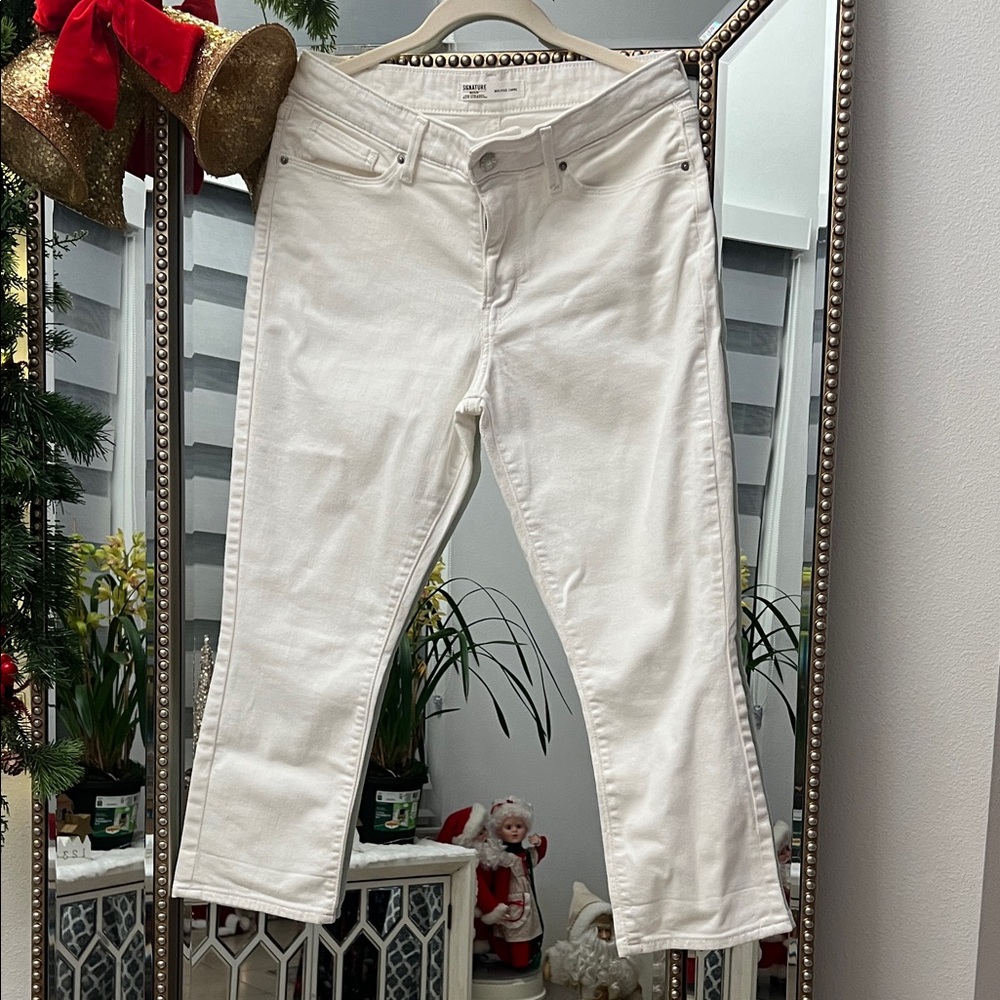 Signature by Levi Strauss White Capris